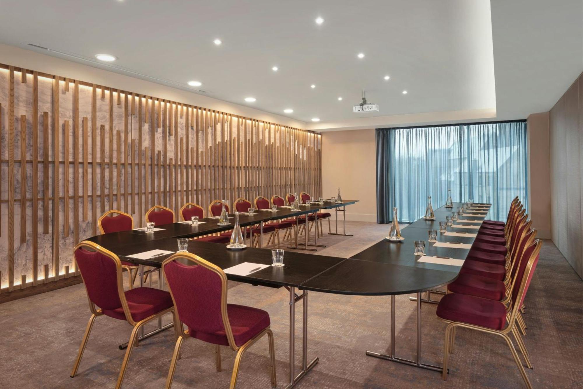 Sheraton Athlone Hotel Экстерьер фото