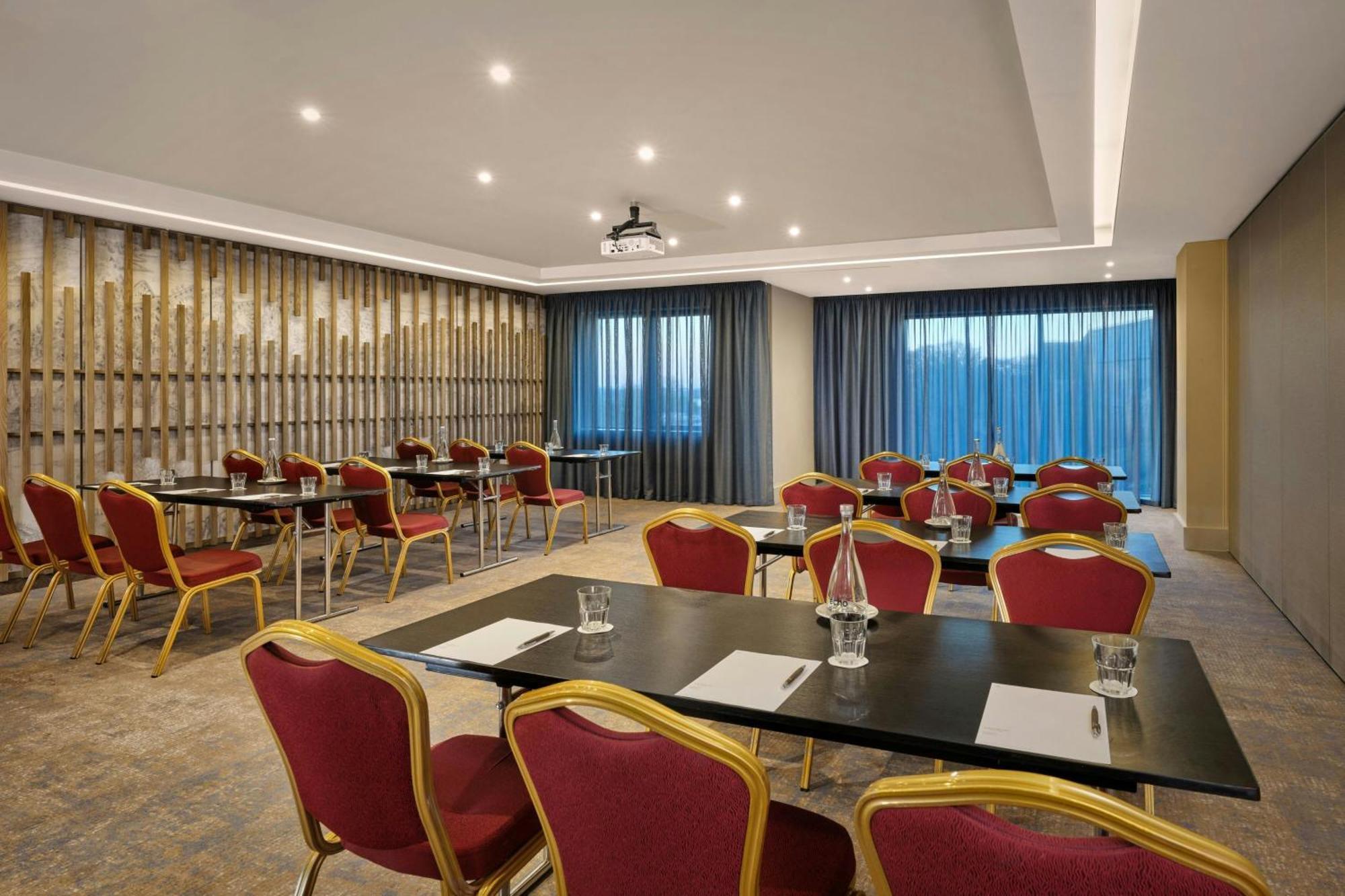 Sheraton Athlone Hotel Экстерьер фото